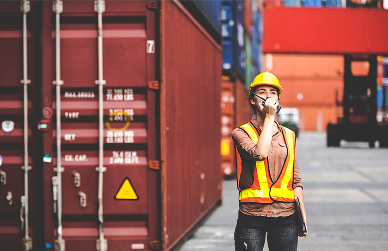 ocean-lcl-logistics-worker-port