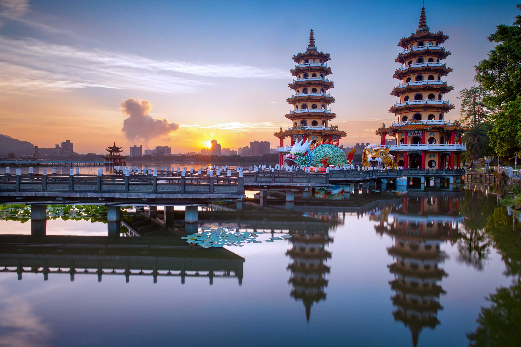 Dragon Tiger Pagodas Kaohsiung Lotus Pond Sunrise