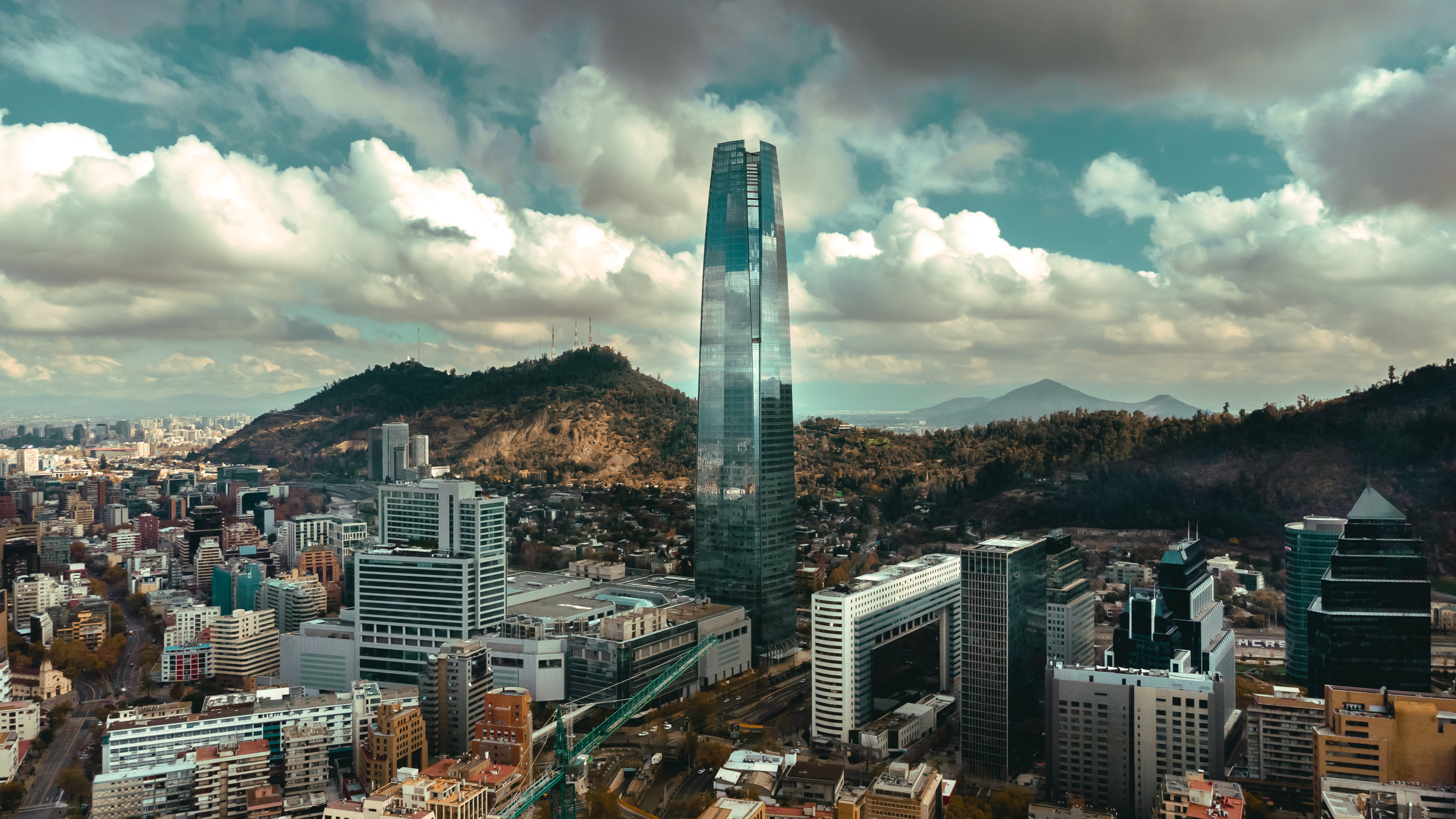 santiago-skyline-gran-torre-chile