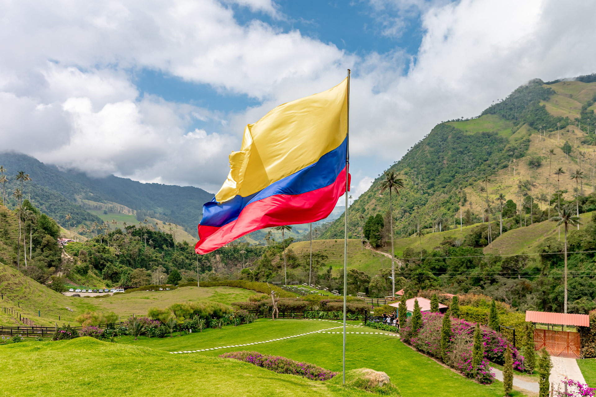 colombian-flag-mountain-valley