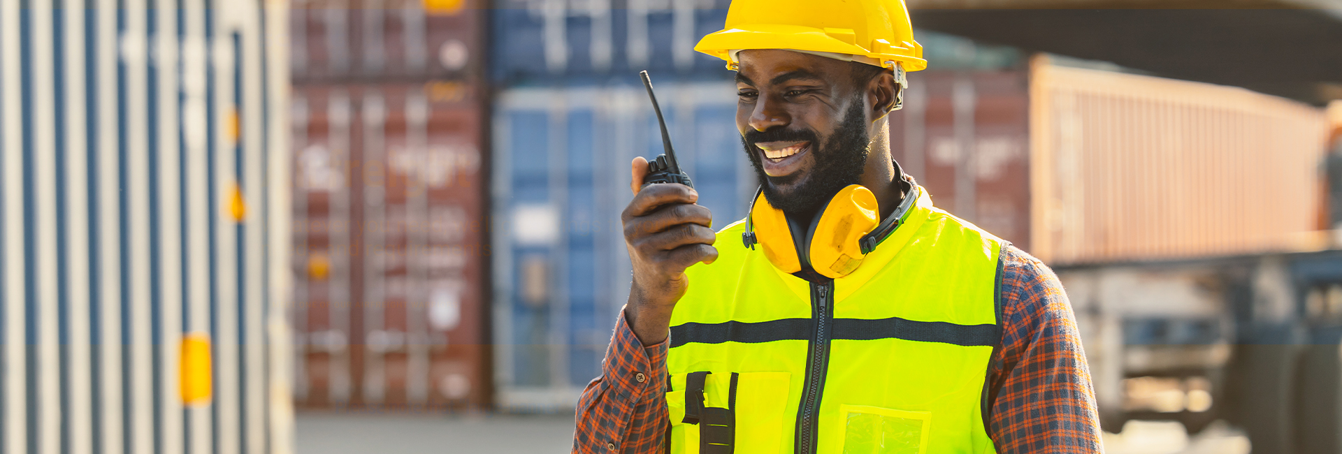 ocean-freight-worker-port-communication