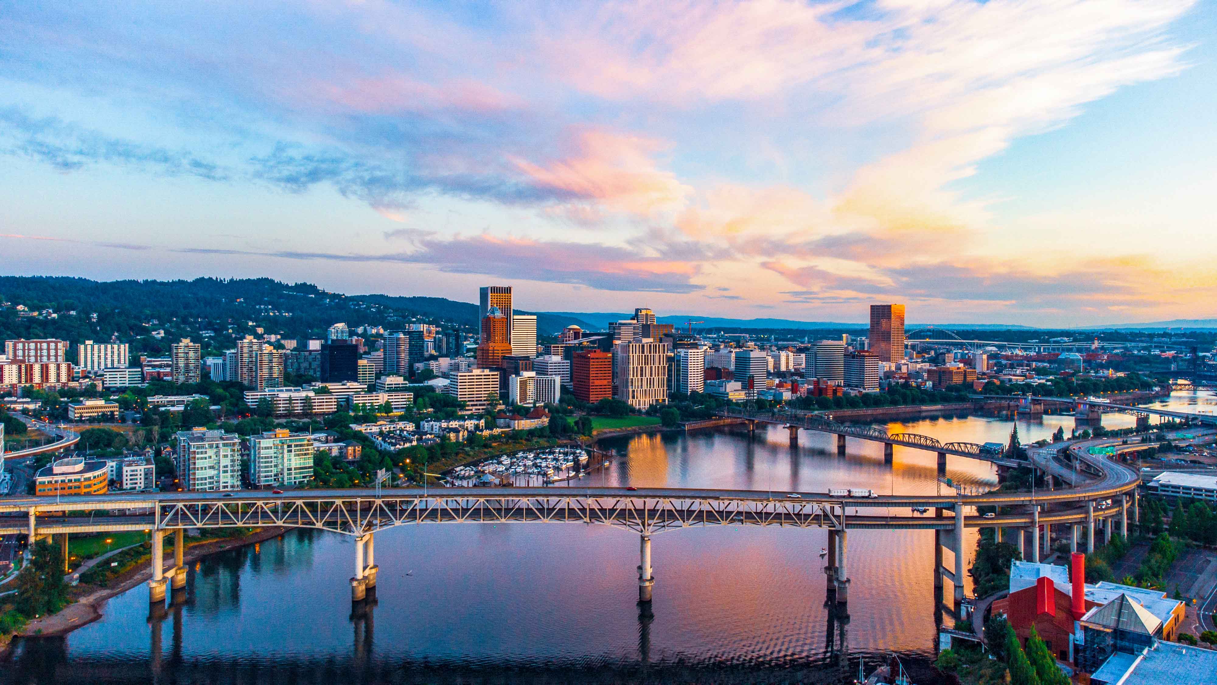 portland-skyline-willamette-river-sunset
