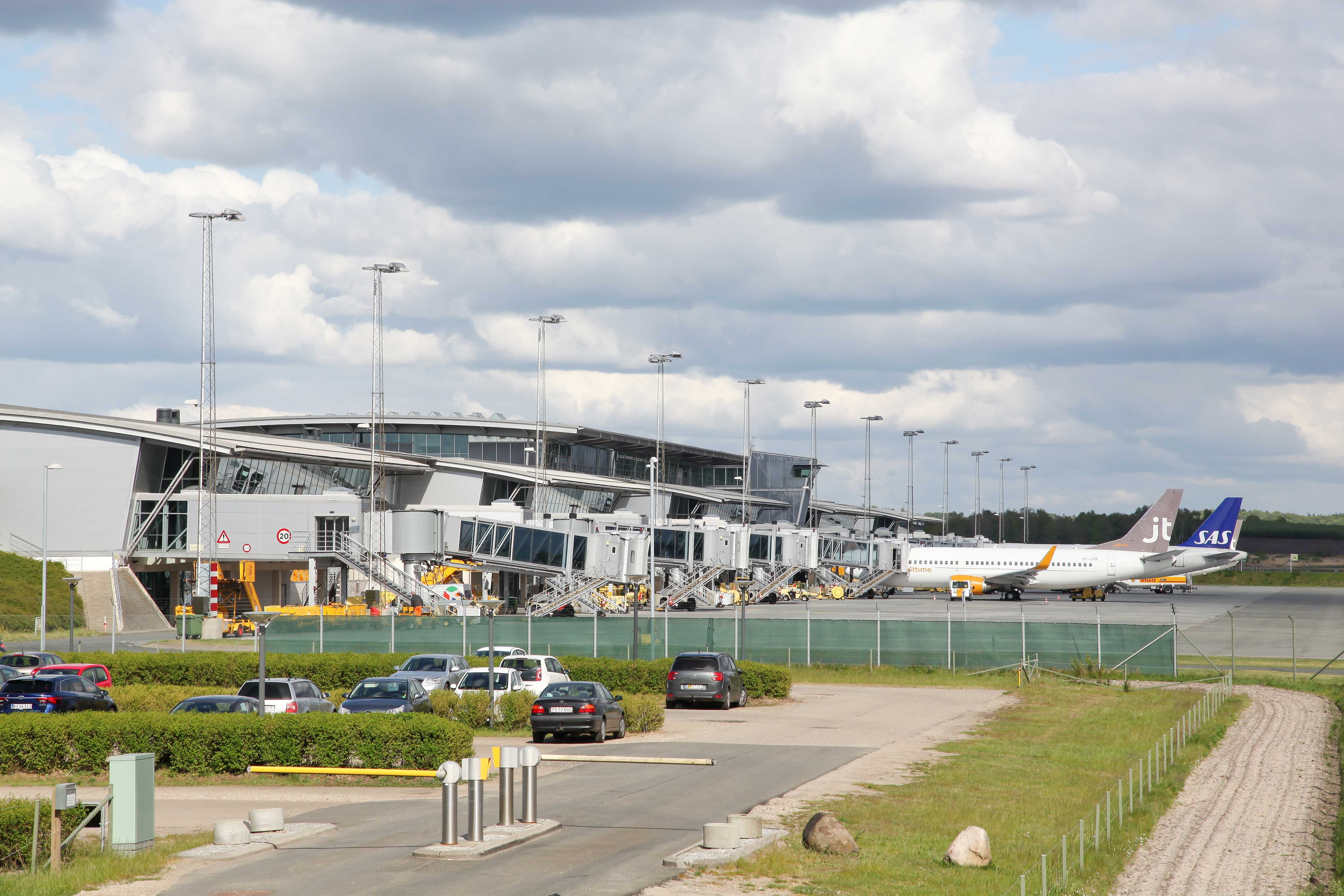 billund-airport-terminal-denmark