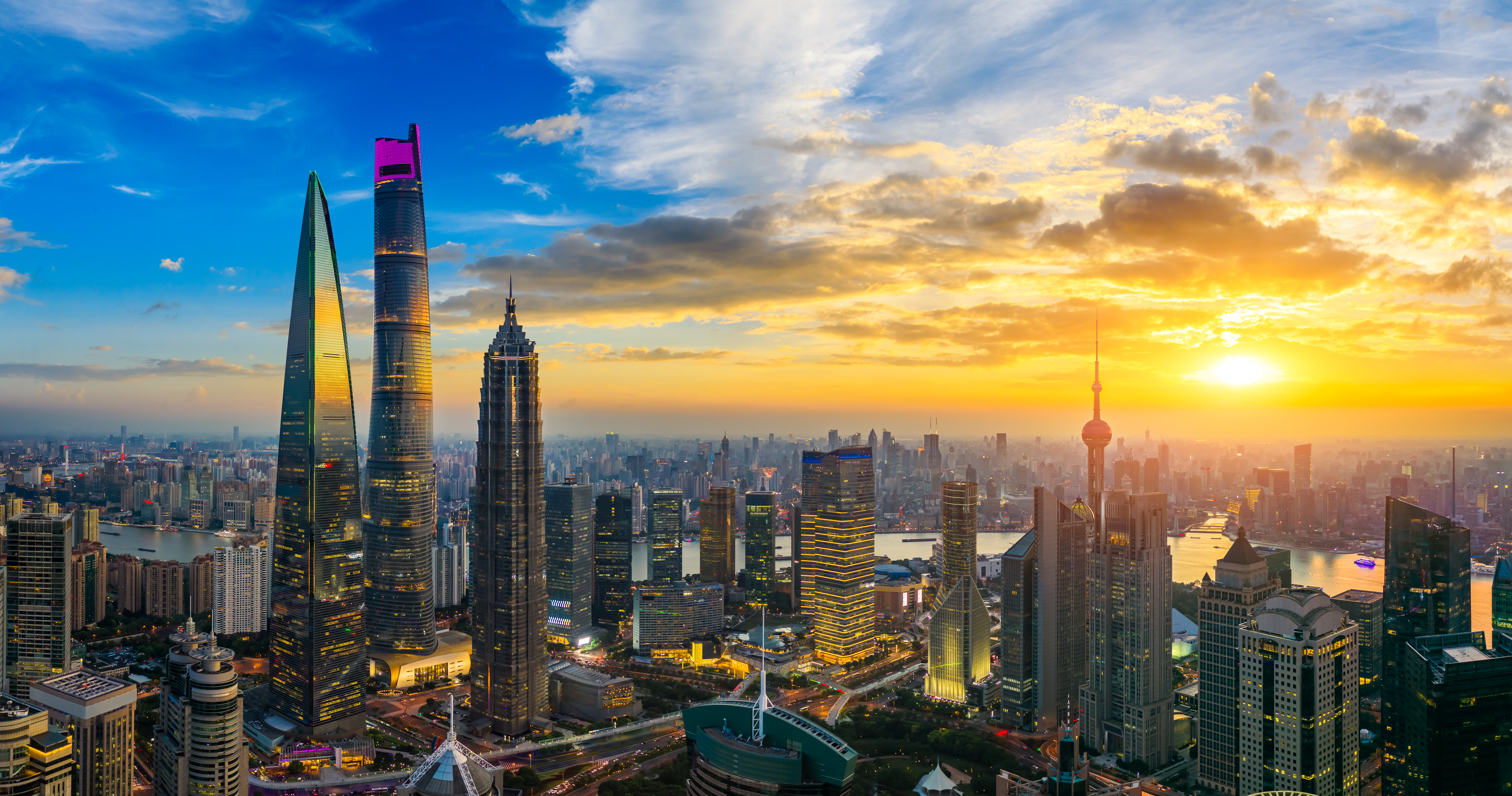 shanghai-skyline-sunset-global-trade-hub.